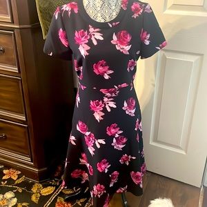 Kate Spade ♠️ Floral Dress Sz 14 New
Fits like a 10 or 12~